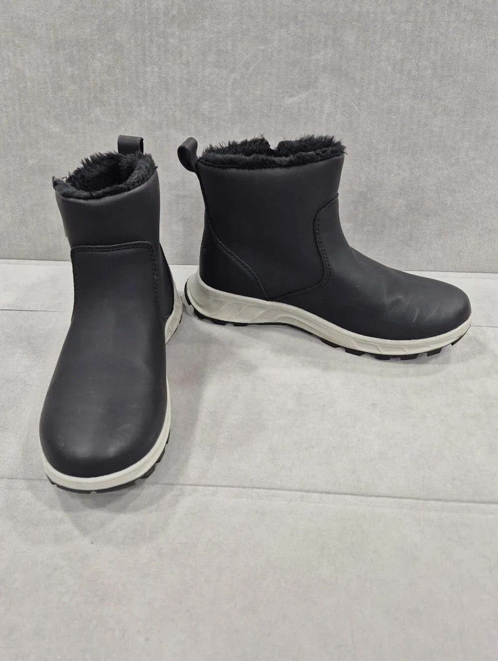 Khombu Sienna boots women's 8M black All Weather faux fur lined side zip
